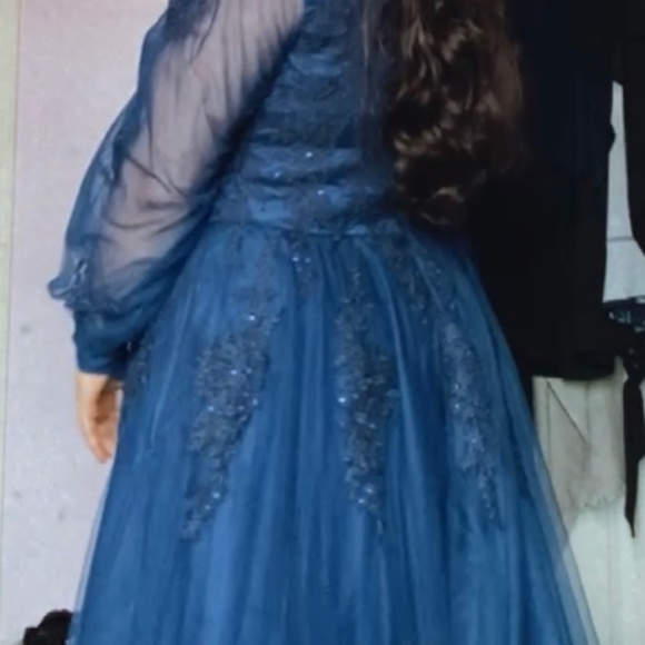 Beautiful Blue gown - Picture 1 of 3